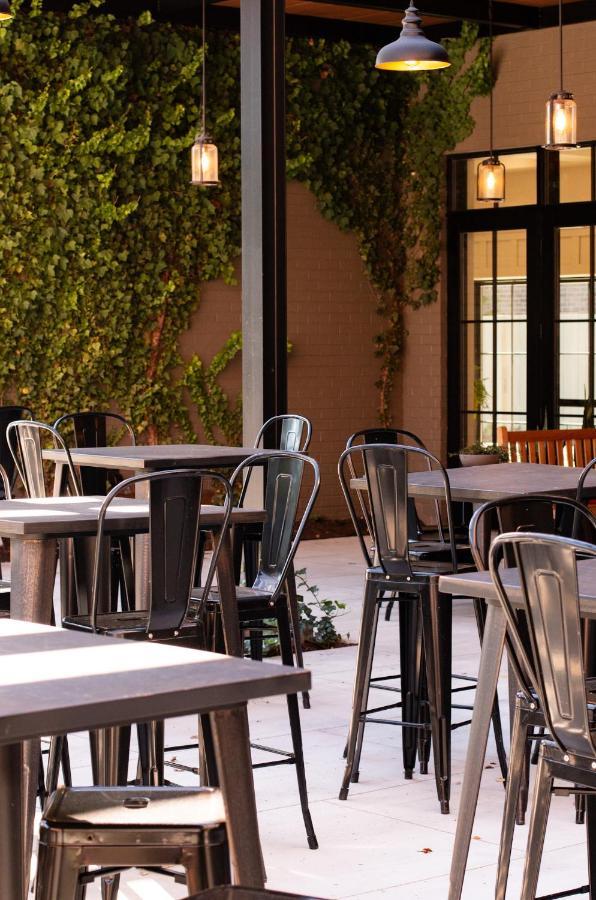 Meeting House Boutique Hotel Falls Church Exteriör bild